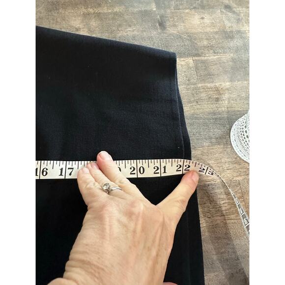 Exclusively Misook Women's Tank Top Shell Black Sleeveless Pullover Size Large - Picture 3 of 5